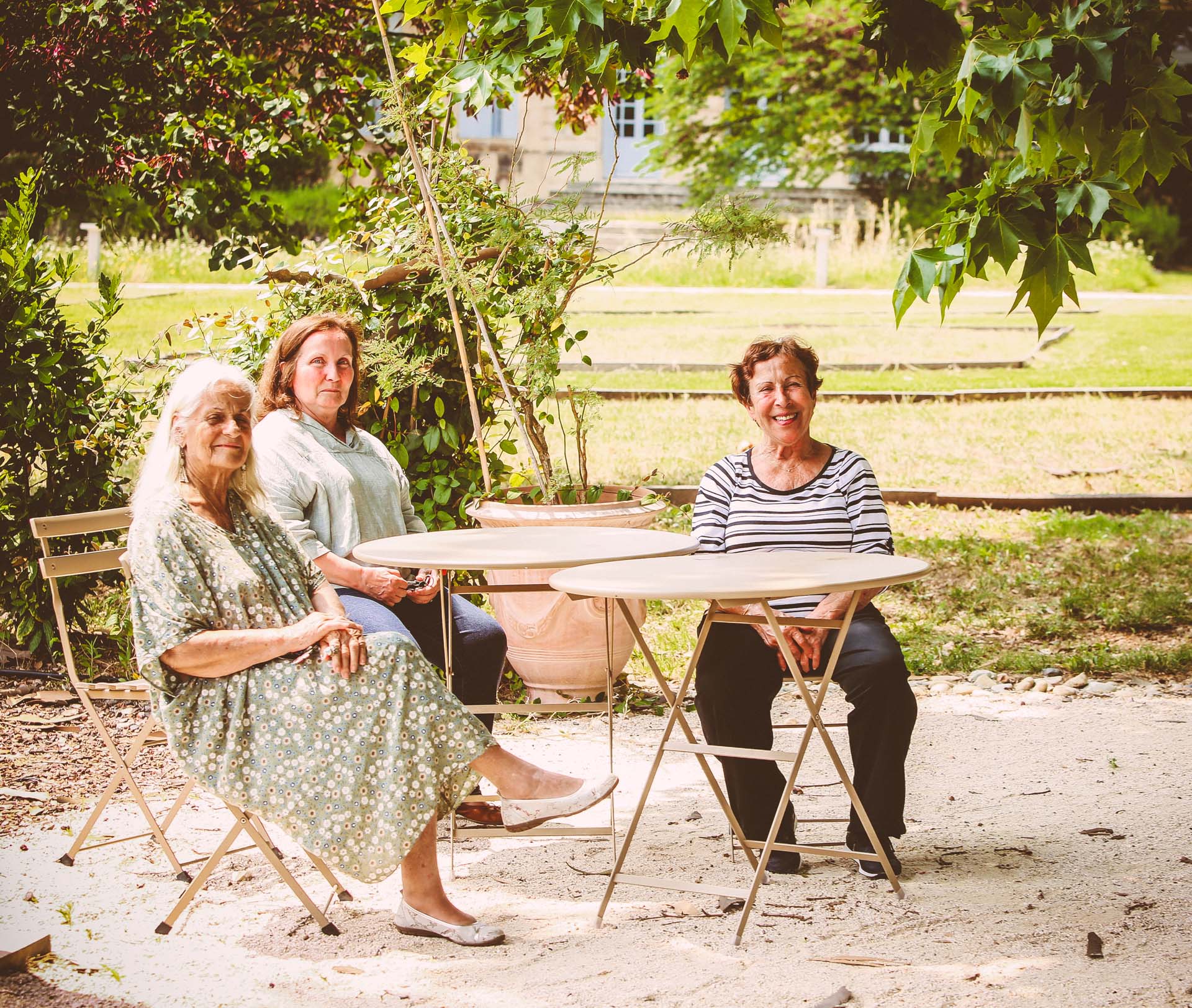 Échange entre résidentes de L'orangerie, résidence seniors aux cœur des beaux arts à Montpellier