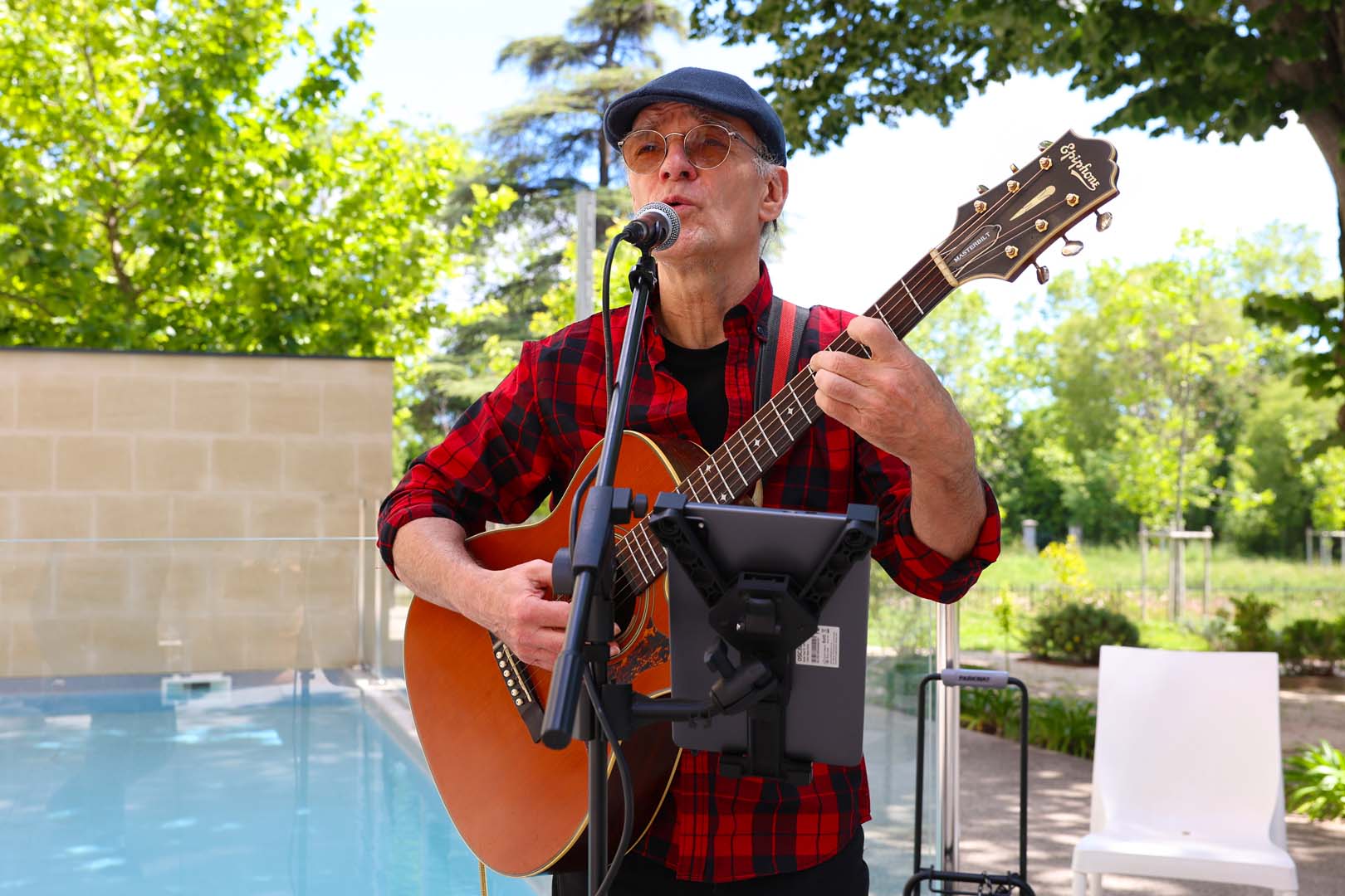 Le guitariste et chanteur s'installe à l'Orangerie pour un concert festif