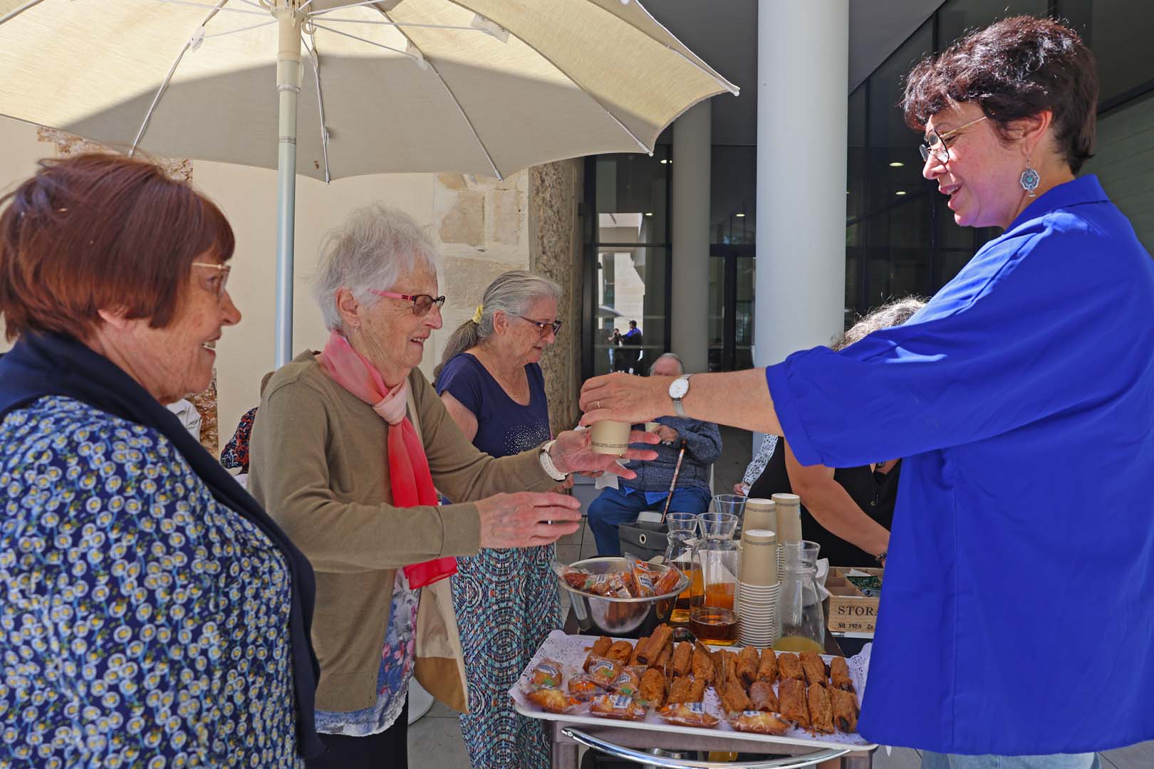 C'est l'heure du goûter pour les seniors de la résidence Occitalia