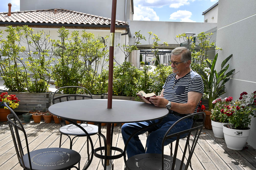 La solitude peut peser au quotidien, les résidences services seniors peuvent être une solution