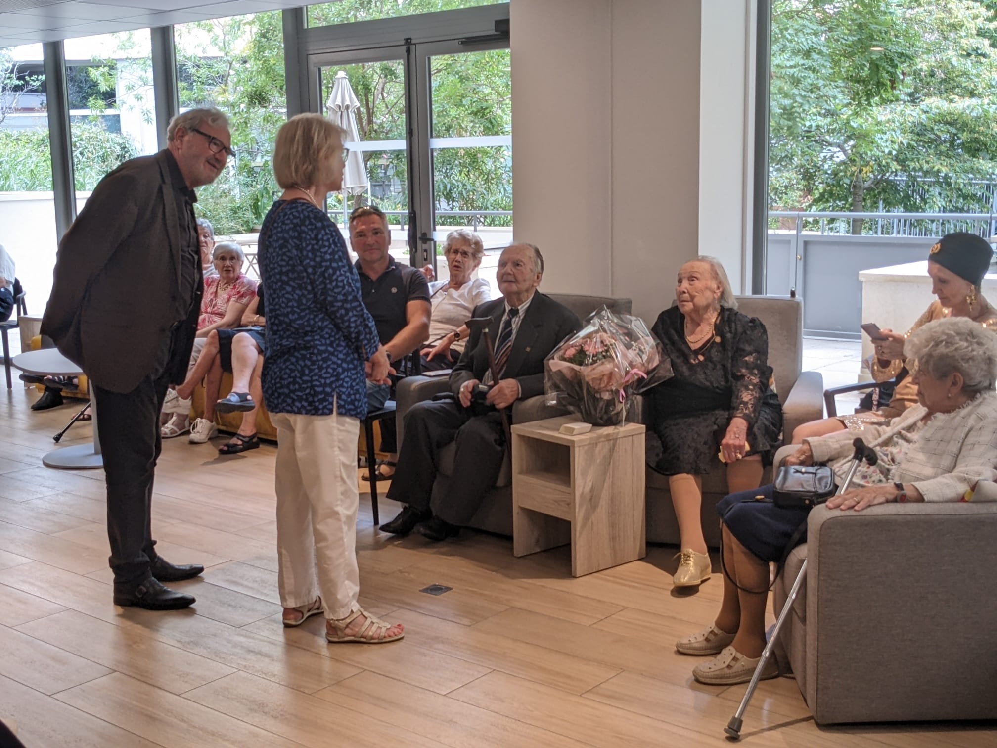 Anniversaire résidence avec élus mairie