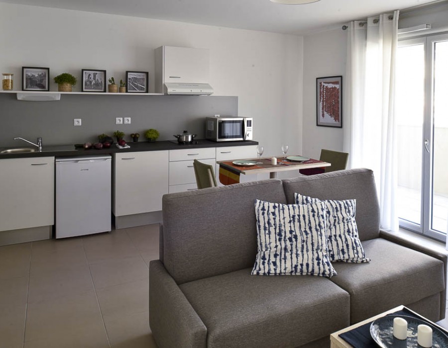 Salon logement - L'Apogée - Résidence Seniors Services - Occitalia à Castelnau-le-lez